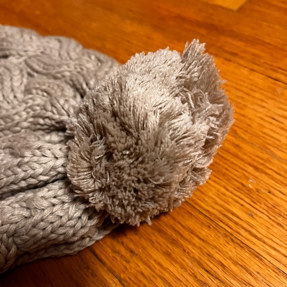 LOOK by M. Chunky Cable Knit Self Pom Tassel Beanie Tan NWOT - Picture 3 of 6